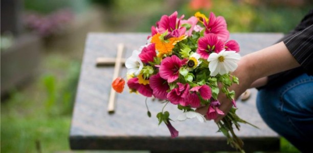 Racing industry mourns Les Young