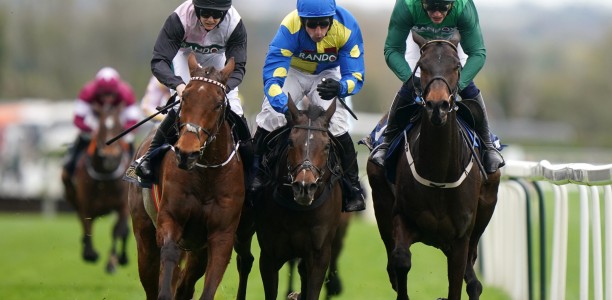 Willie Mullins wins Aintree Hurdle with Impair Et Passe